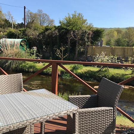 Pet Friendly Riverside Static Caravan Cheddar Buitenkant foto