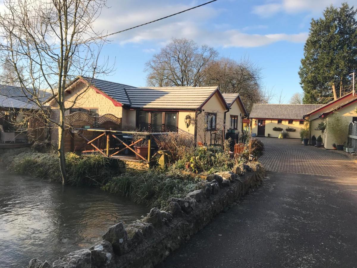 Pet Friendly Riverside Static Caravan Cheddar Buitenkant foto