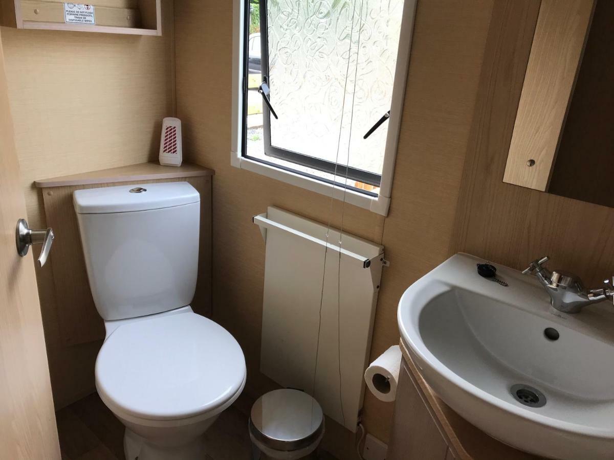 Pet Friendly Riverside Static Caravan Cheddar Buitenkant foto