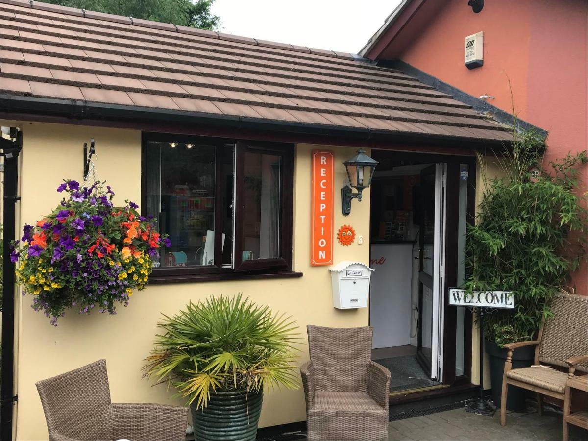 Pet Friendly Riverside Static Caravan Cheddar Buitenkant foto